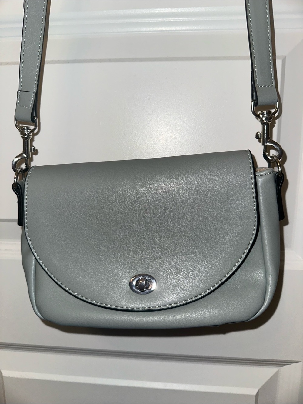 Minimalist Light Gray Crossbody Bag - Sleek Everyday Shoulder Bag